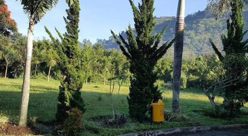 New Mountain Springs Hotel & Resort Lembang Exterior foto