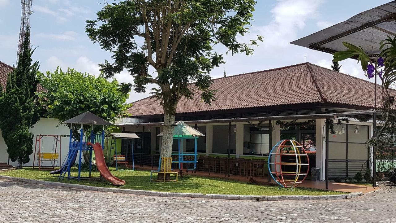 New Mountain Springs Hotel & Resort Lembang Exterior foto
